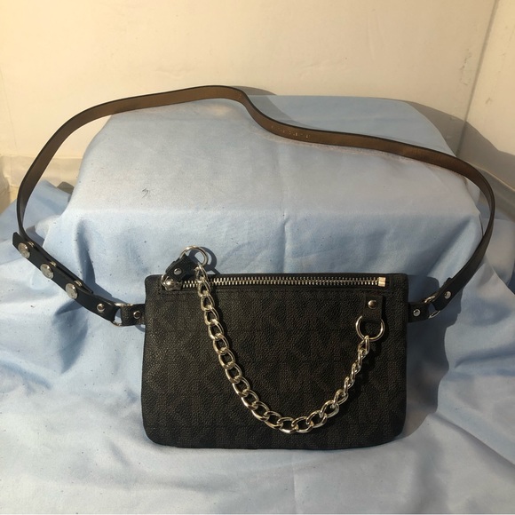 Michael Kors Handbags - Michael Kors Signature Fanny Pack
